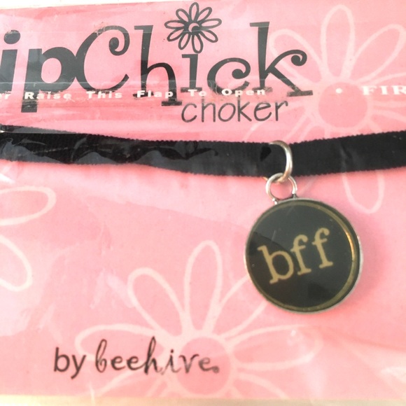 LOT OF 2 GIRLS CHOKERS BFF MEDALLION VELVET CHOKER - Picture 4 of 5